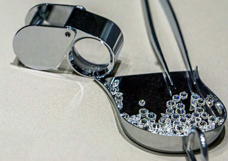 diamonds on a scoop with tweezers