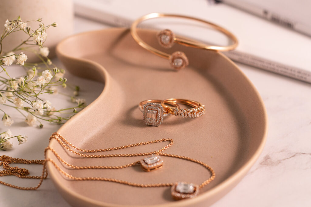 Jewels with diamonds an gold