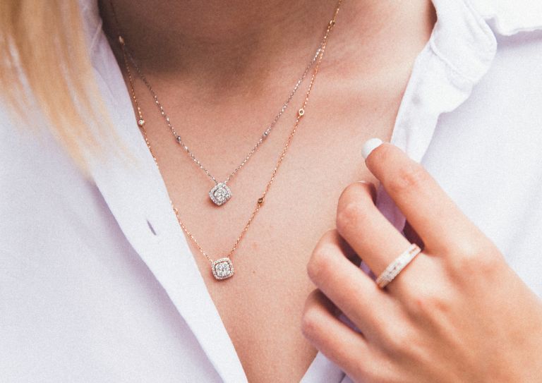 Ilussion necklace of diamonds