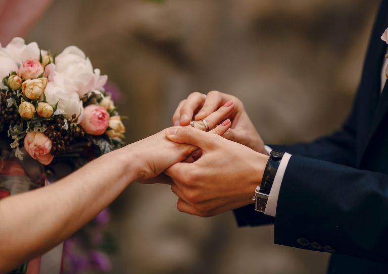 Ask for marriage with white gold engagement ring