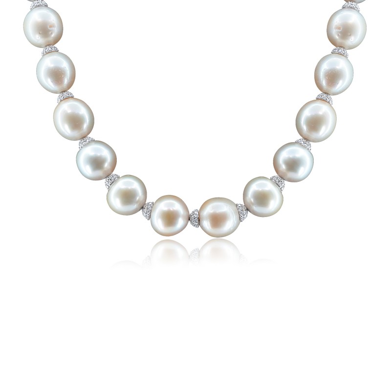 Necklace with pearls and diamonds with white gold